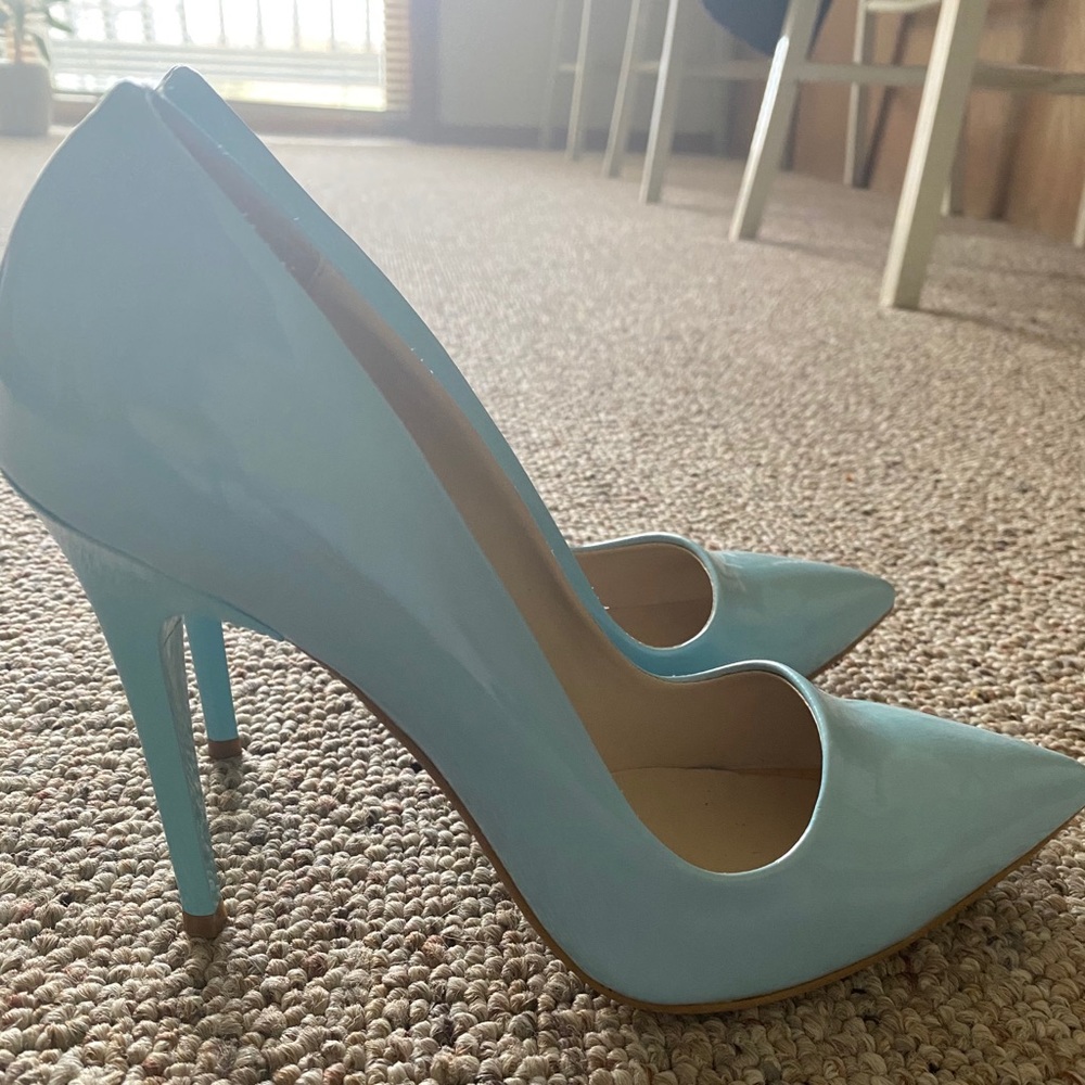 Stiletto - Picture 2 of 2